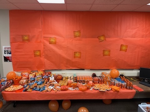 The display of orange to welcome teachers.